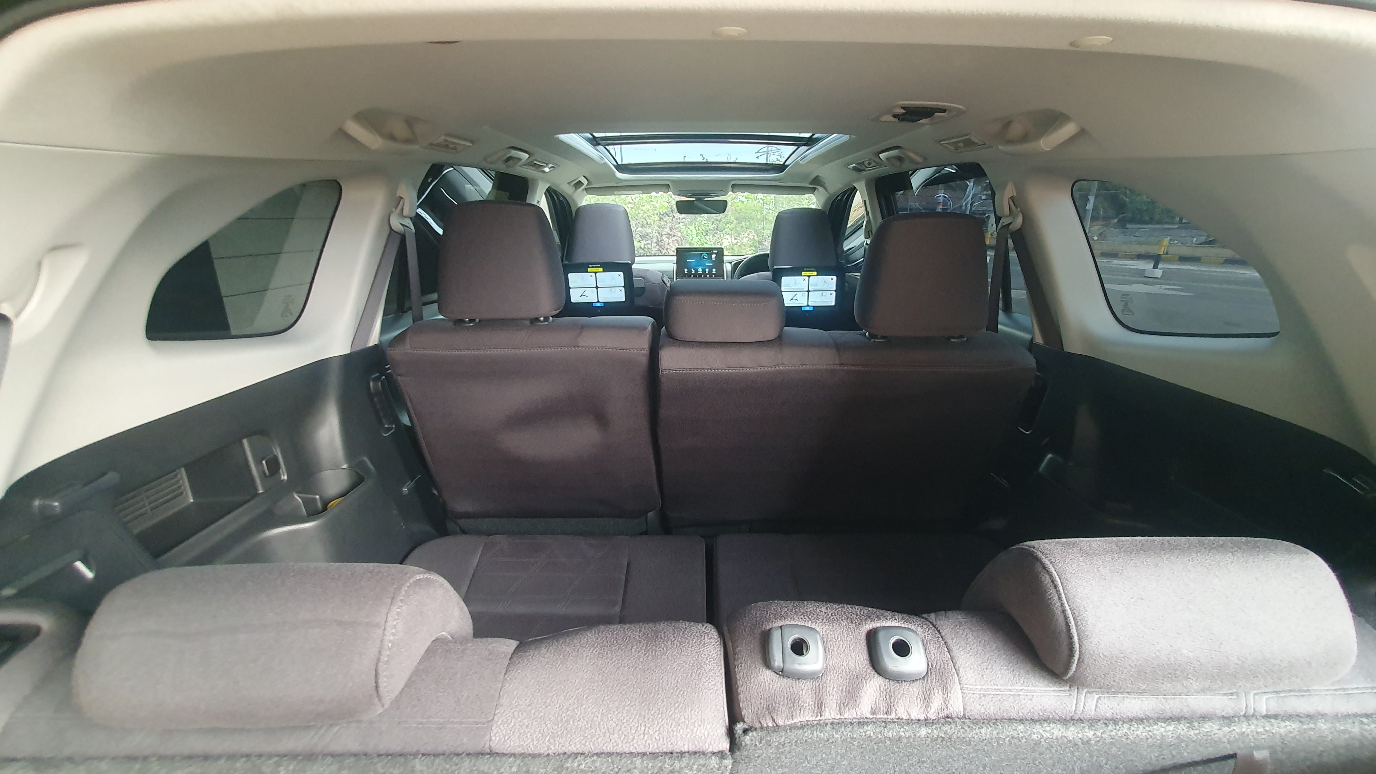 2024 Toyota Kijang Innova Zenix Hybrid EV 2024 Toyota Kijang Innova Zenix Hybrid EV