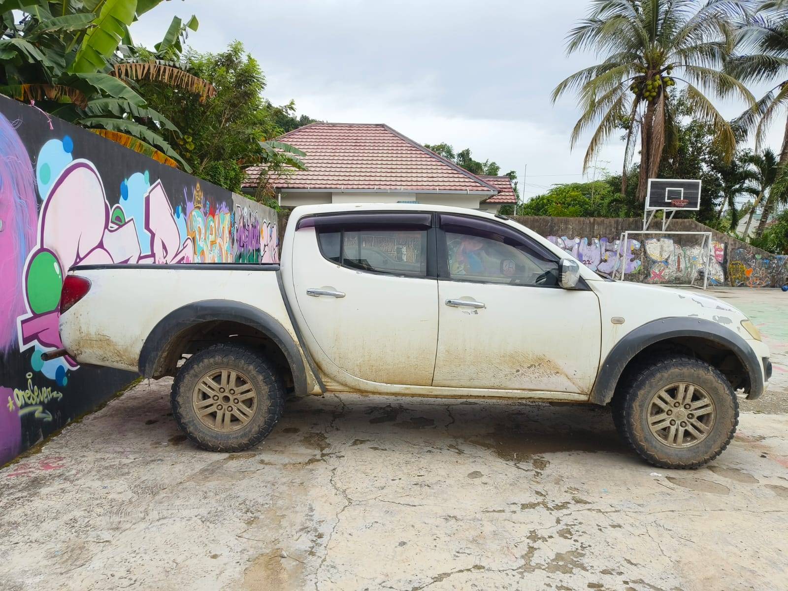 2012 Mitsubishi Triton Double Cab GLS 4x4 MT 2012 Mitsubishi Triton Double Cab GLS 4x4 MT