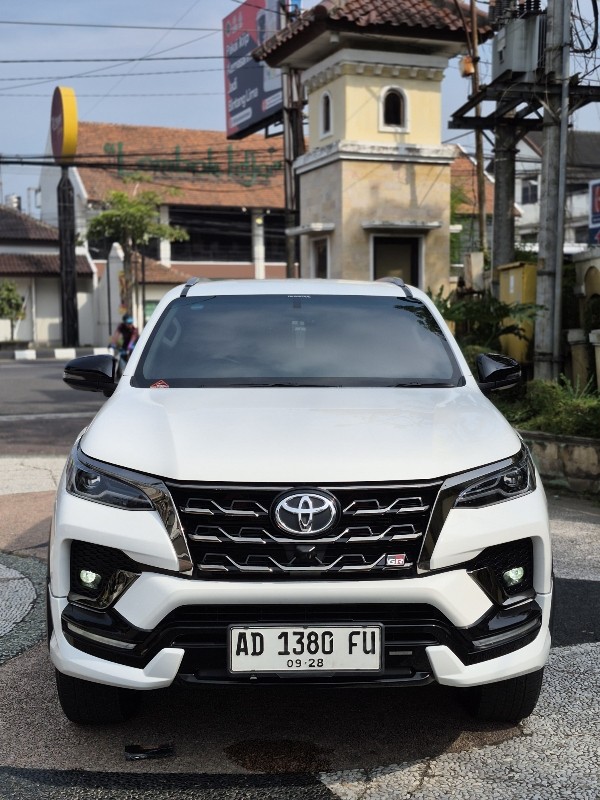 2023 Toyota Fortuner 4x2 2.8 GR Sport AT DSL