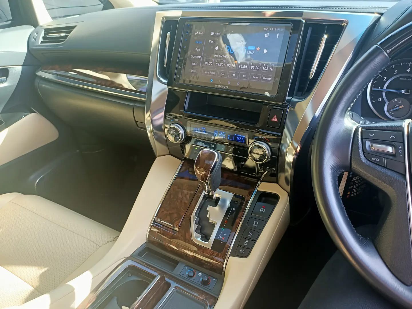 2020 Toyota Alphard  2.5 G A/T 2020 Toyota Alphard  2.5 G A/T