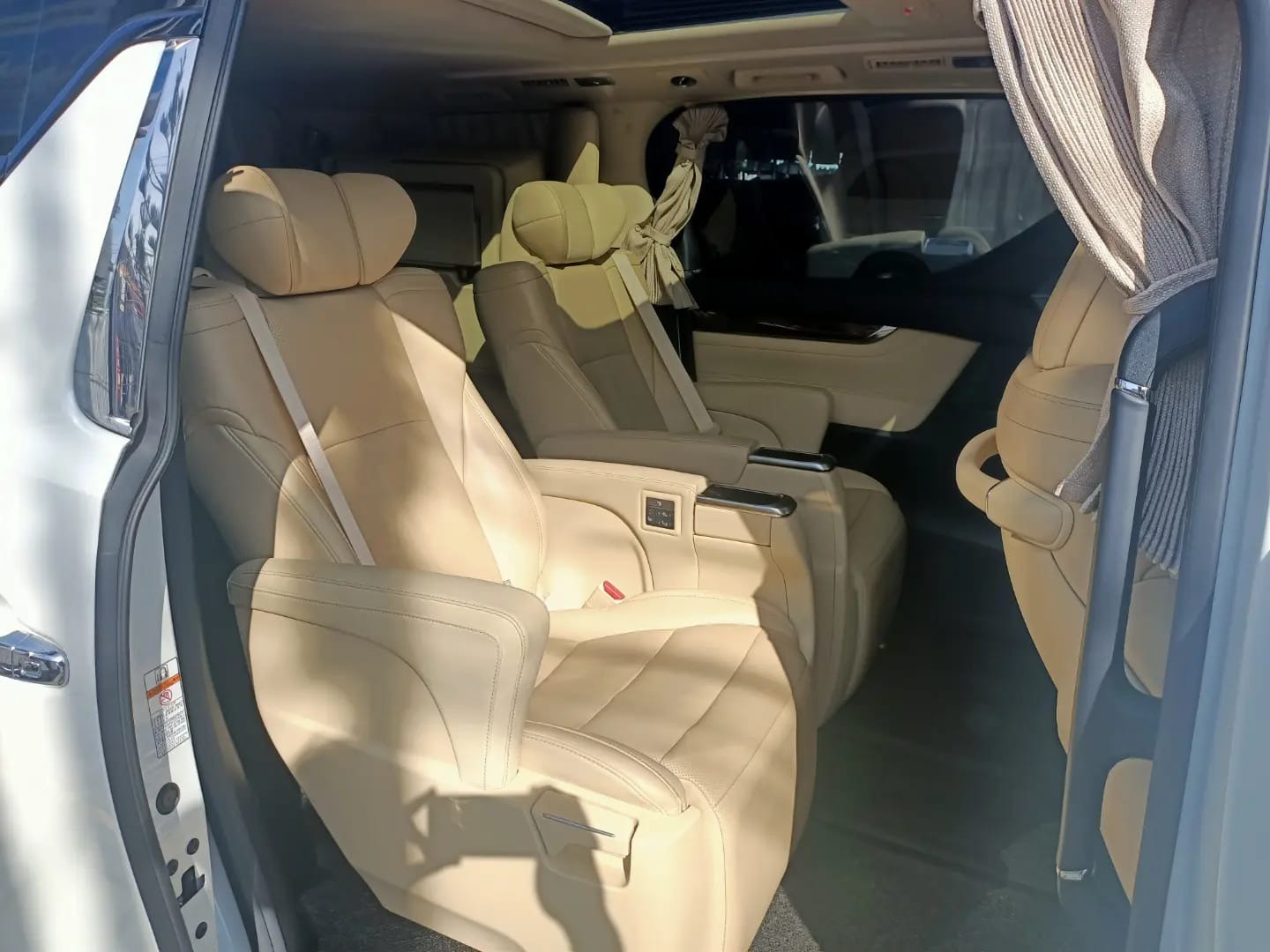 2020 Toyota Alphard  2.5 G A/T 2020 Toyota Alphard  2.5 G A/T