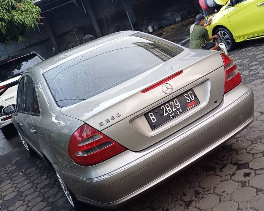 2005 Mercedes Benz E-Class  e 260 2005 Mercedes Benz E-Class  e 260