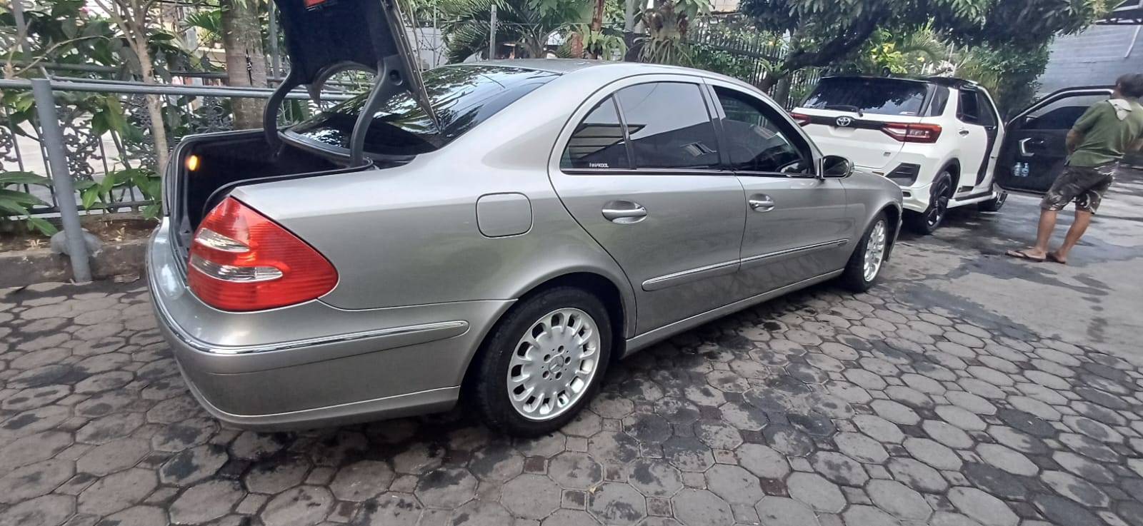 2005 Mercedes Benz E-Class  e 260 2005 Mercedes Benz E-Class  e 260