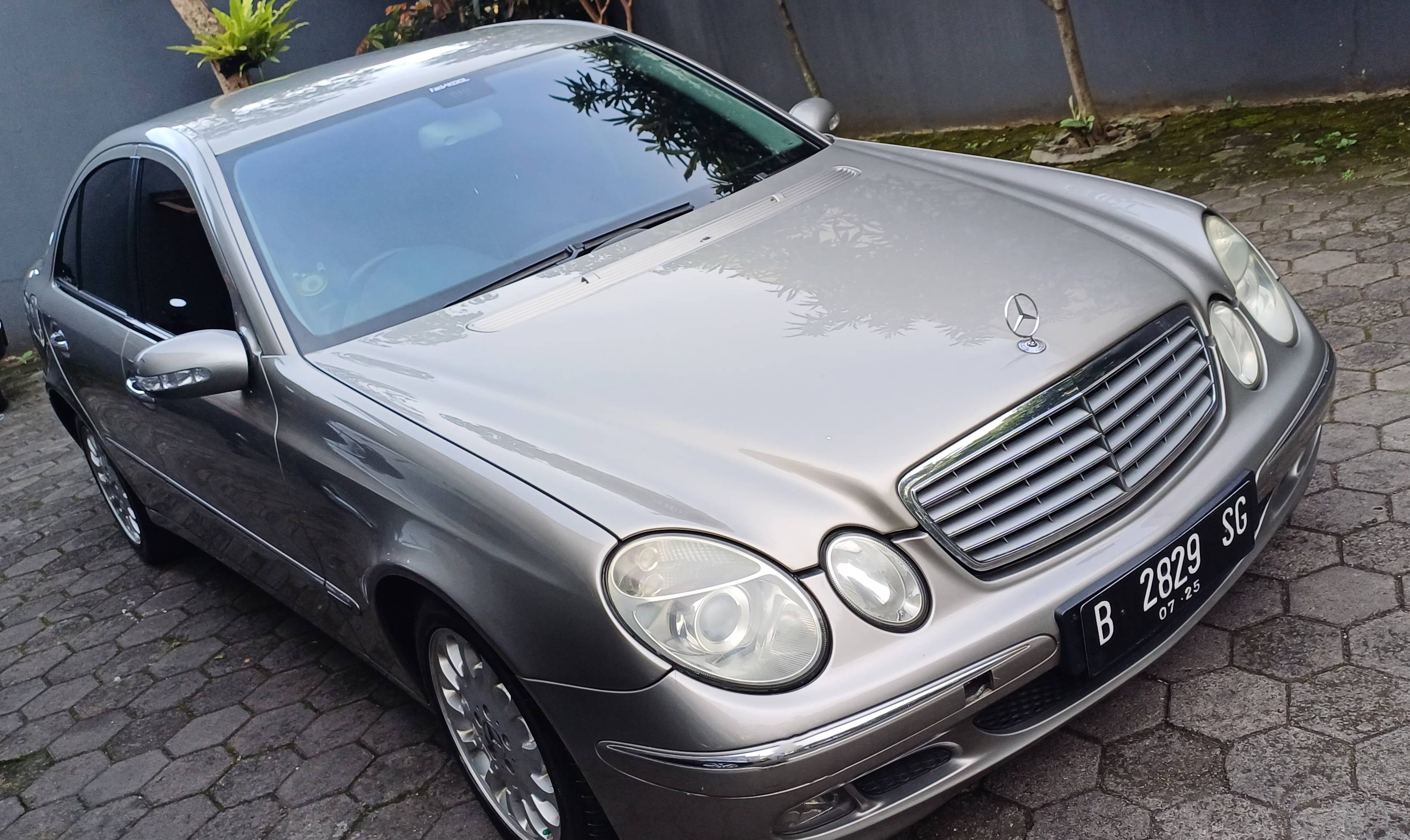 2005 Mercedes Benz E-Class  e 260 Bekas 2005 Mercedes Benz E-Class  e 260 Bekas