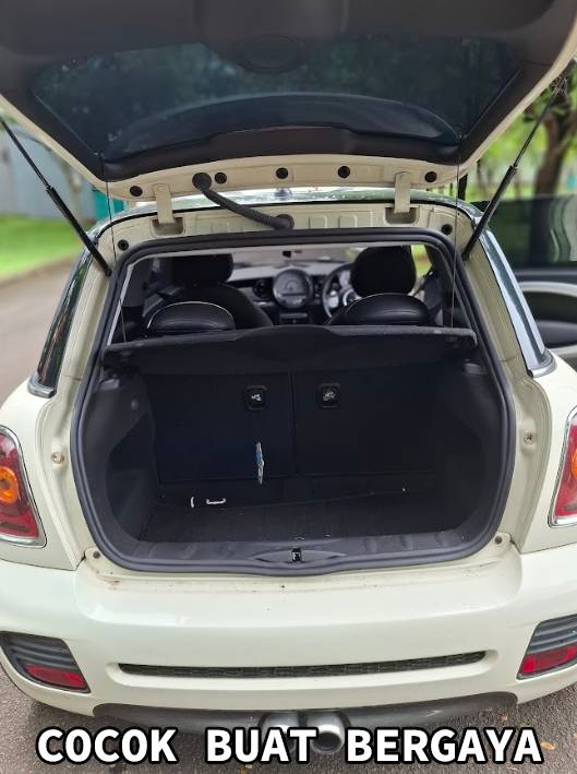 2007 MINI Cooper S 1.6L 3 Door AT 2007 MINI Cooper S 1.6L 3 Door AT