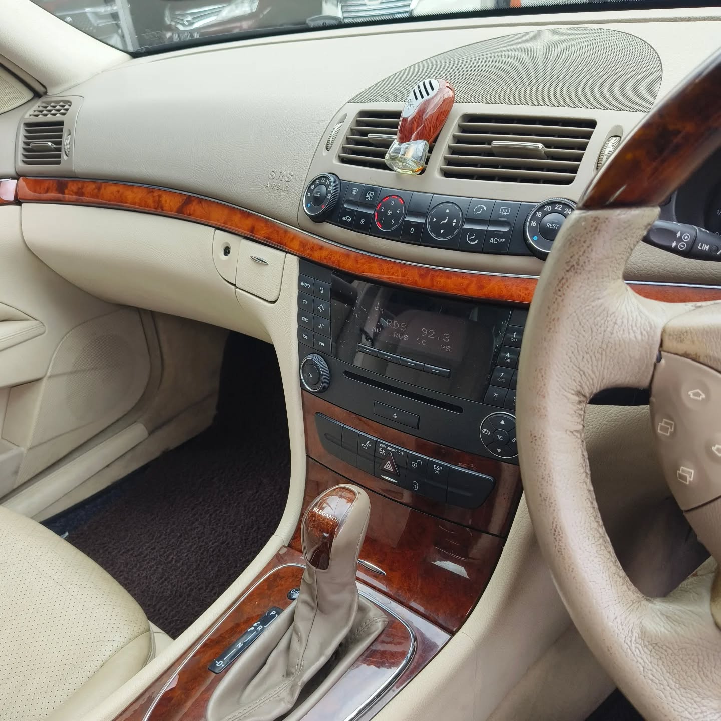 2005 Mercedes Benz E-Class  e 260 2005 Mercedes Benz E-Class  e 260