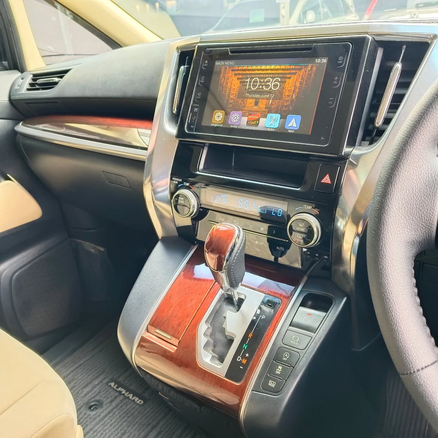 2015 Toyota Alphard 2.5L X CVT 2015 Toyota Alphard 2.5L X CVT