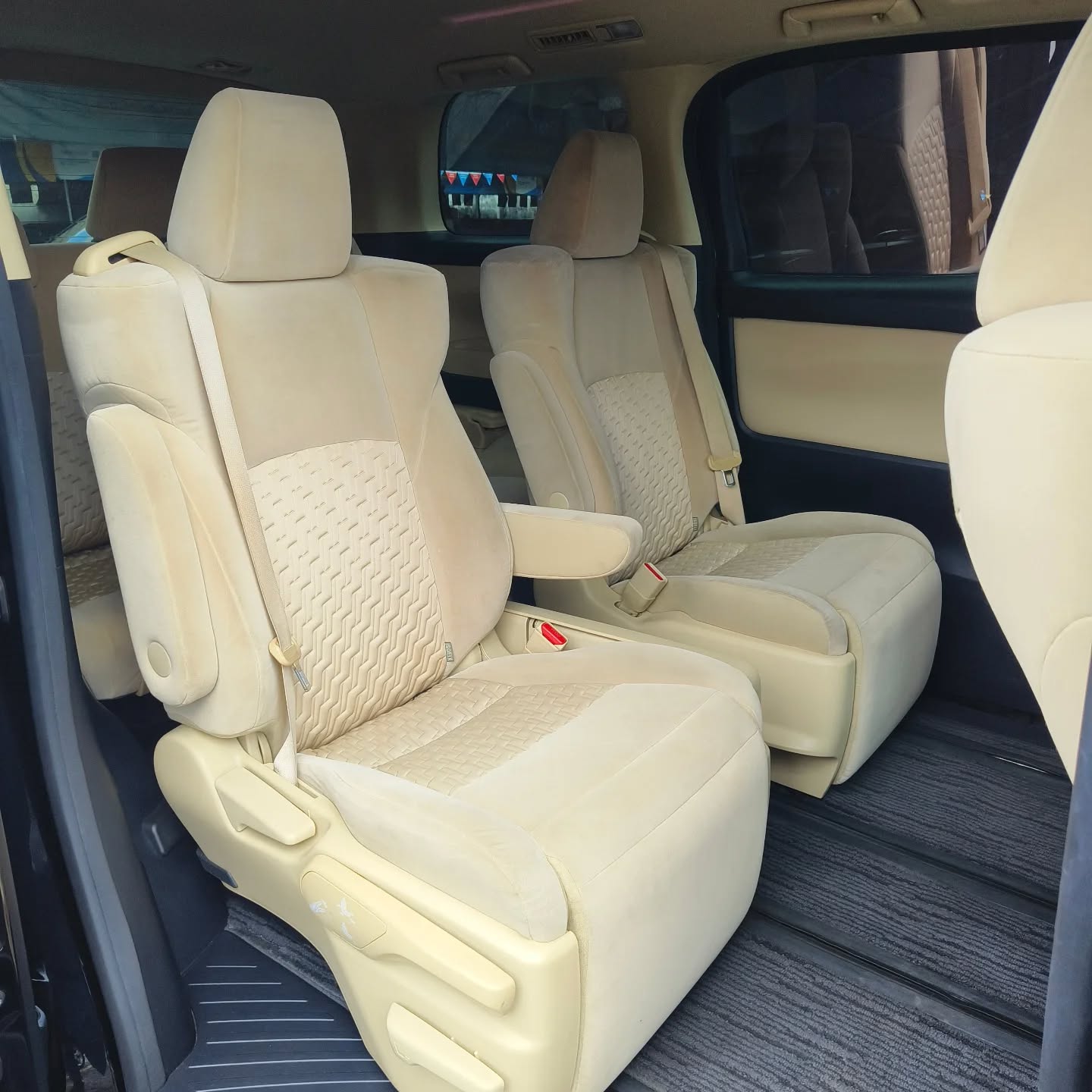 2015 Toyota Alphard 2.5L X CVT 2015 Toyota Alphard 2.5L X CVT