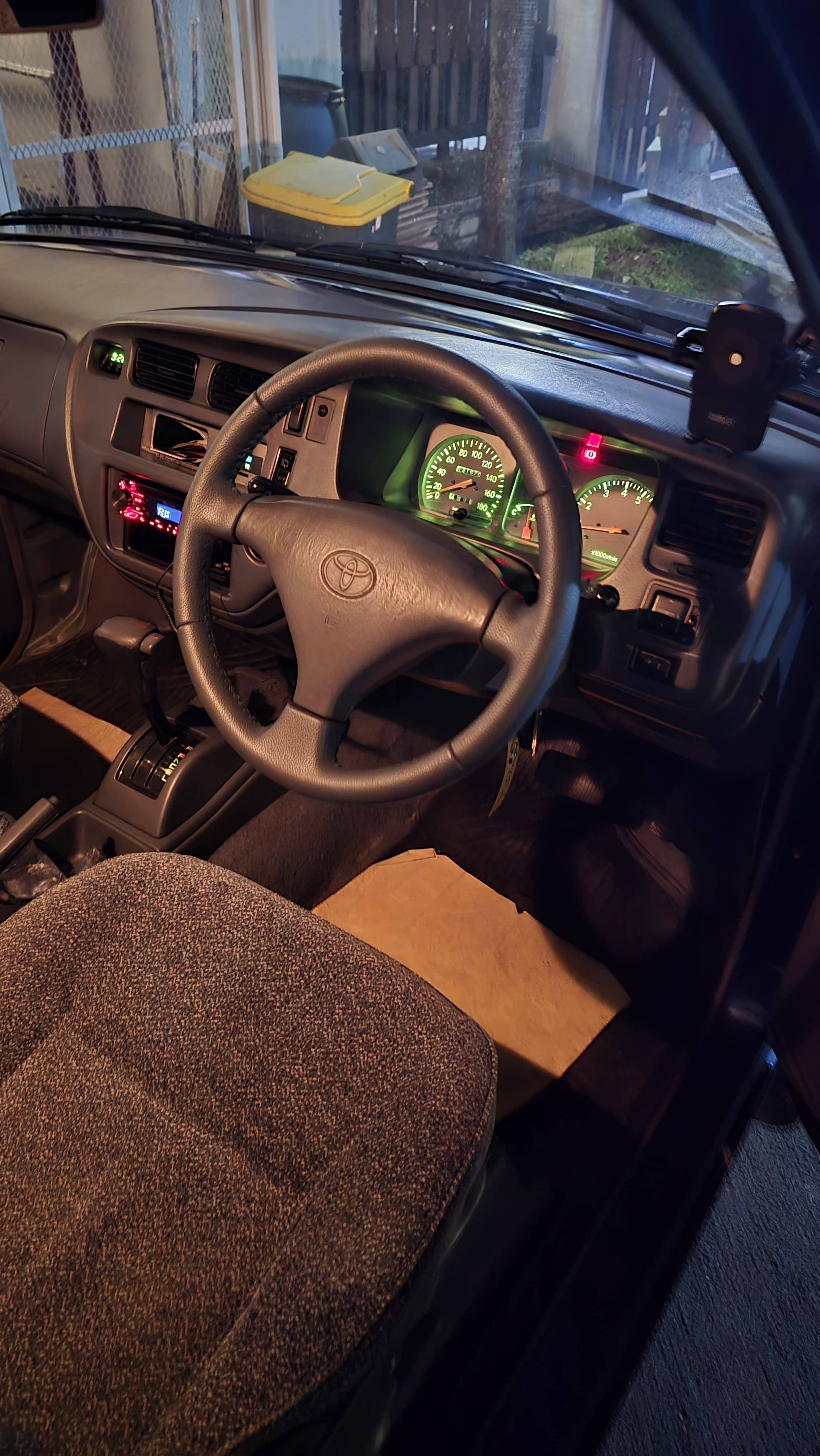 2000 Toyota Kijang  1.8L LGX 2000 Toyota Kijang  1.8L LGX