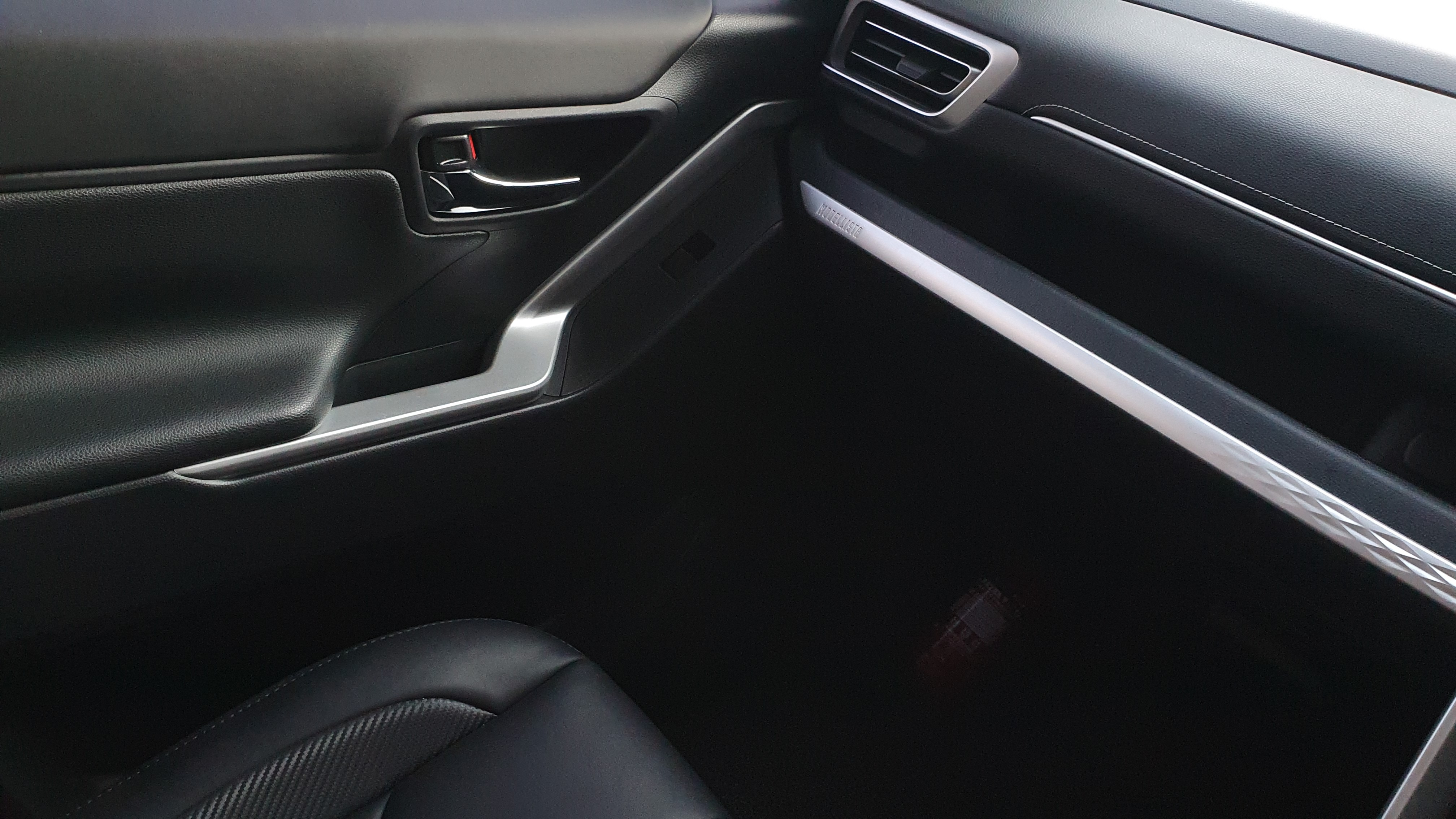 2024 Toyota Kijang Innova Zenix Hybrid EV 2024 Toyota Kijang Innova Zenix Hybrid EV