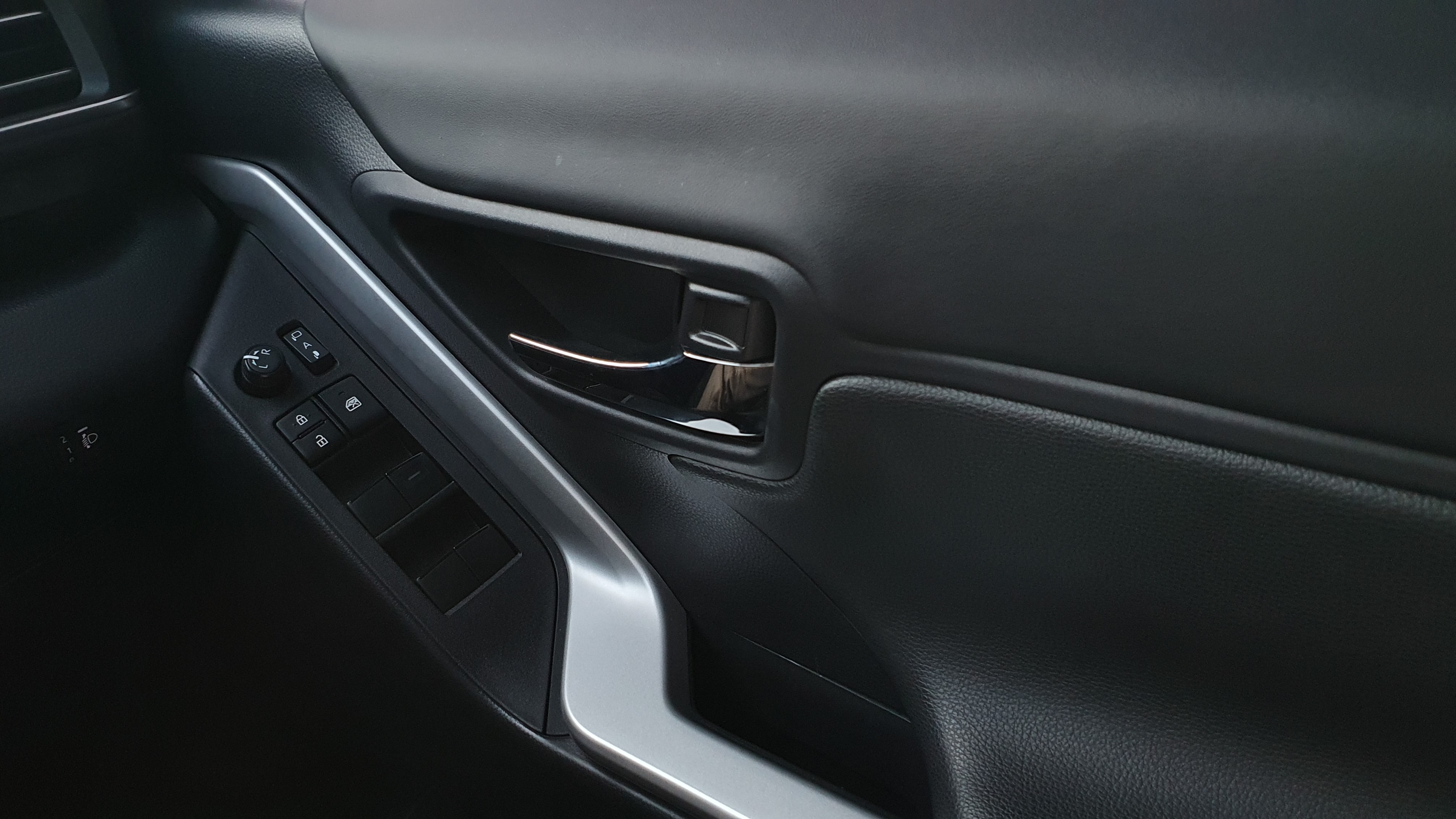 2024 Toyota Kijang Innova Zenix Hybrid EV 2024 Toyota Kijang Innova Zenix Hybrid EV