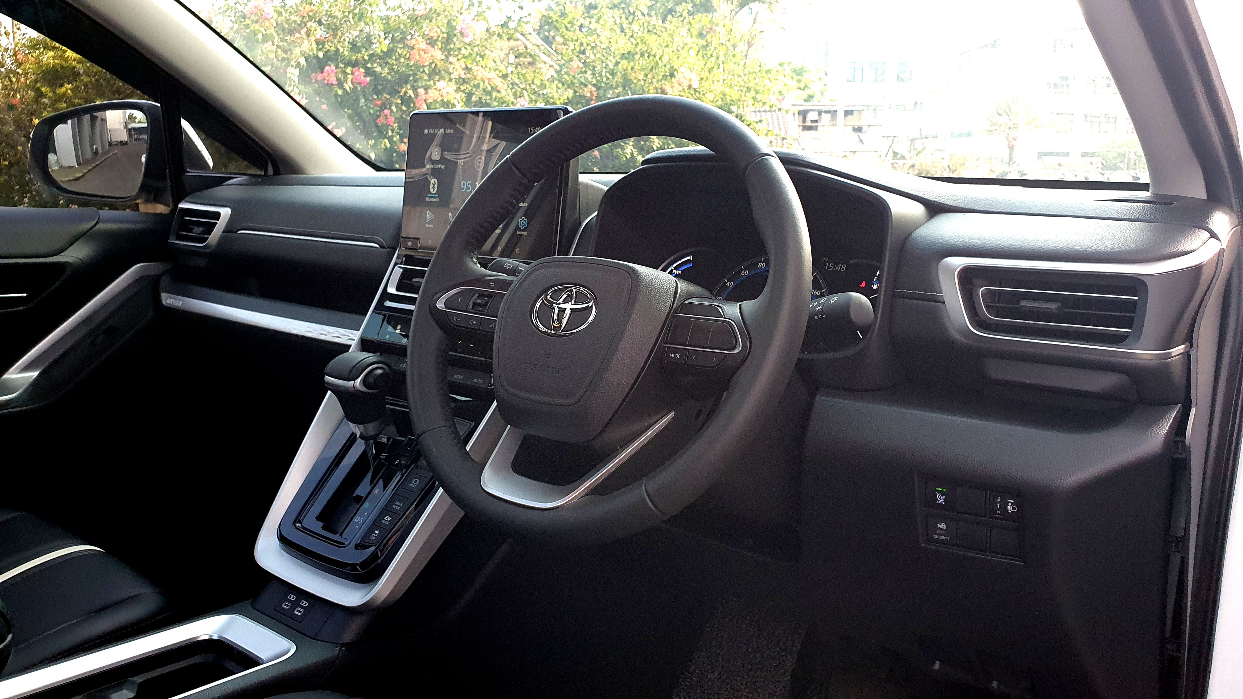 2024 Toyota Kijang Innova Zenix Hybrid EV 2024 Toyota Kijang Innova Zenix Hybrid EV