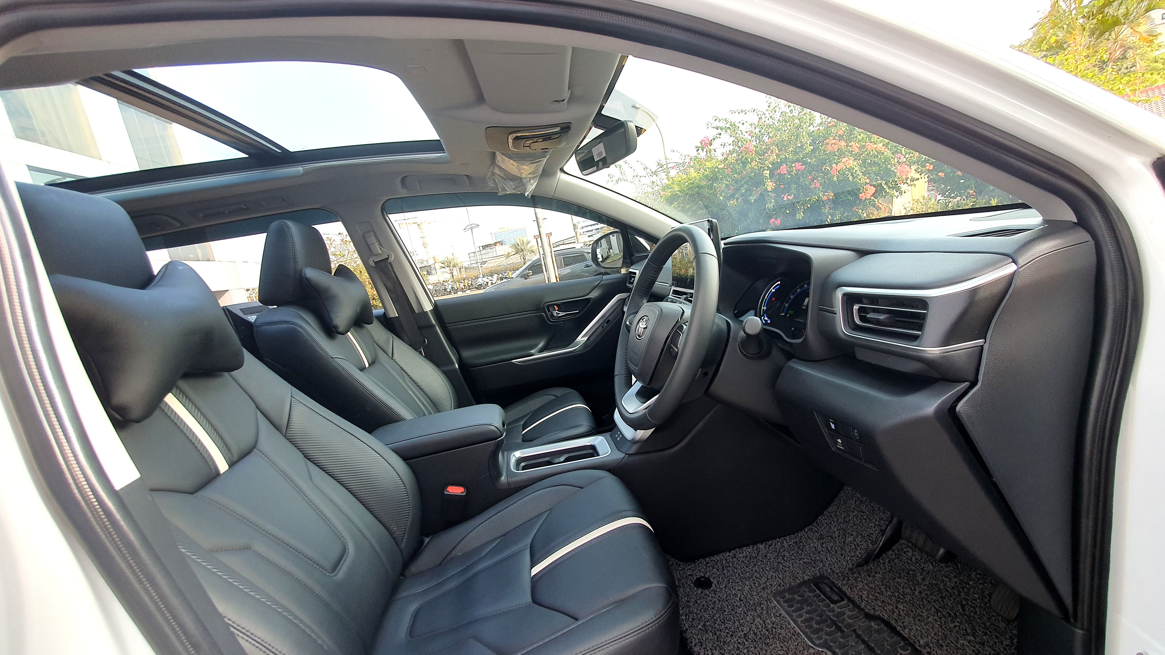 2024 Toyota Kijang Innova Zenix Hybrid EV 2024 Toyota Kijang Innova Zenix Hybrid EV