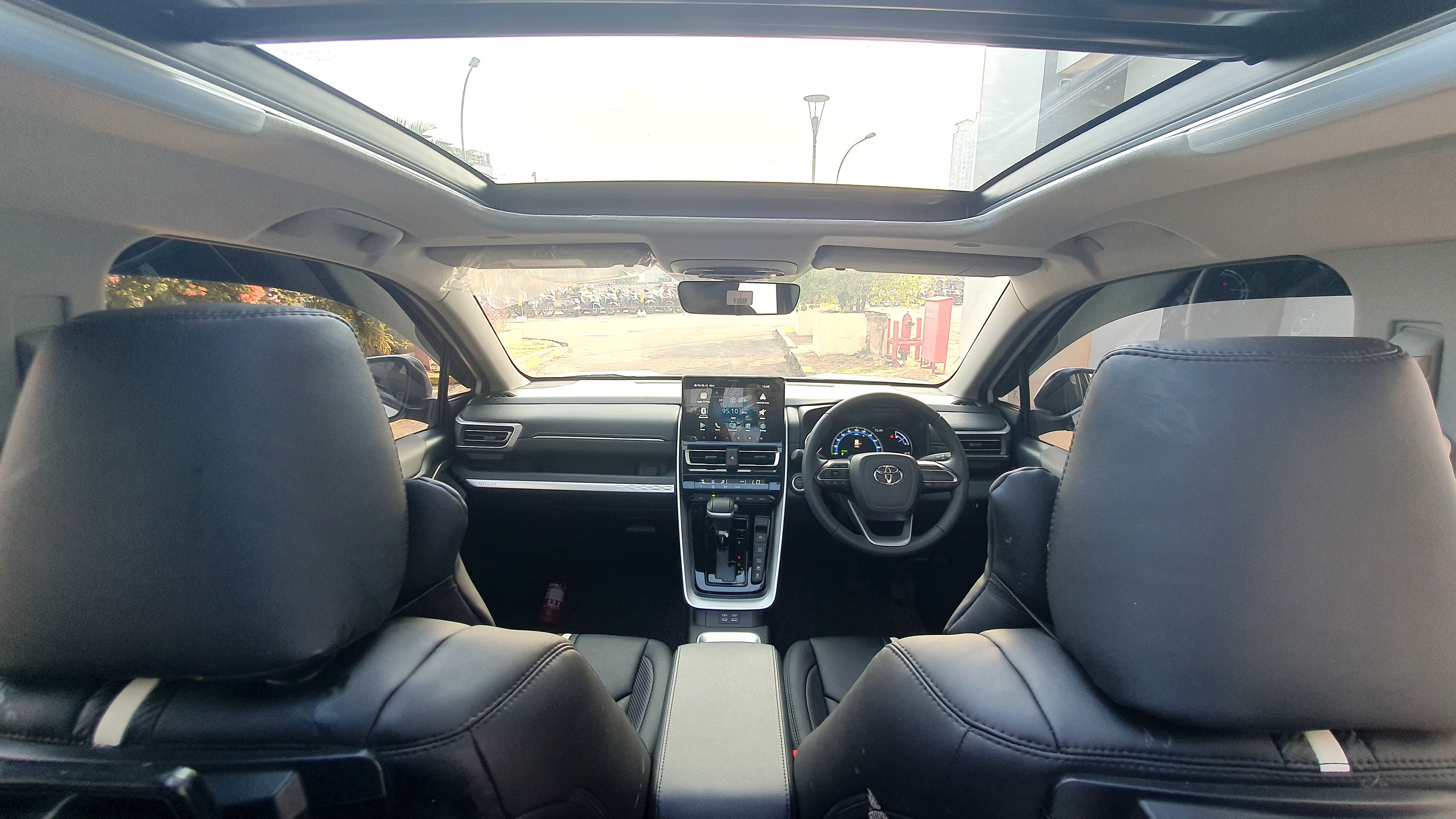 2024 Toyota Kijang Innova Zenix Hybrid EV 2024 Toyota Kijang Innova Zenix Hybrid EV