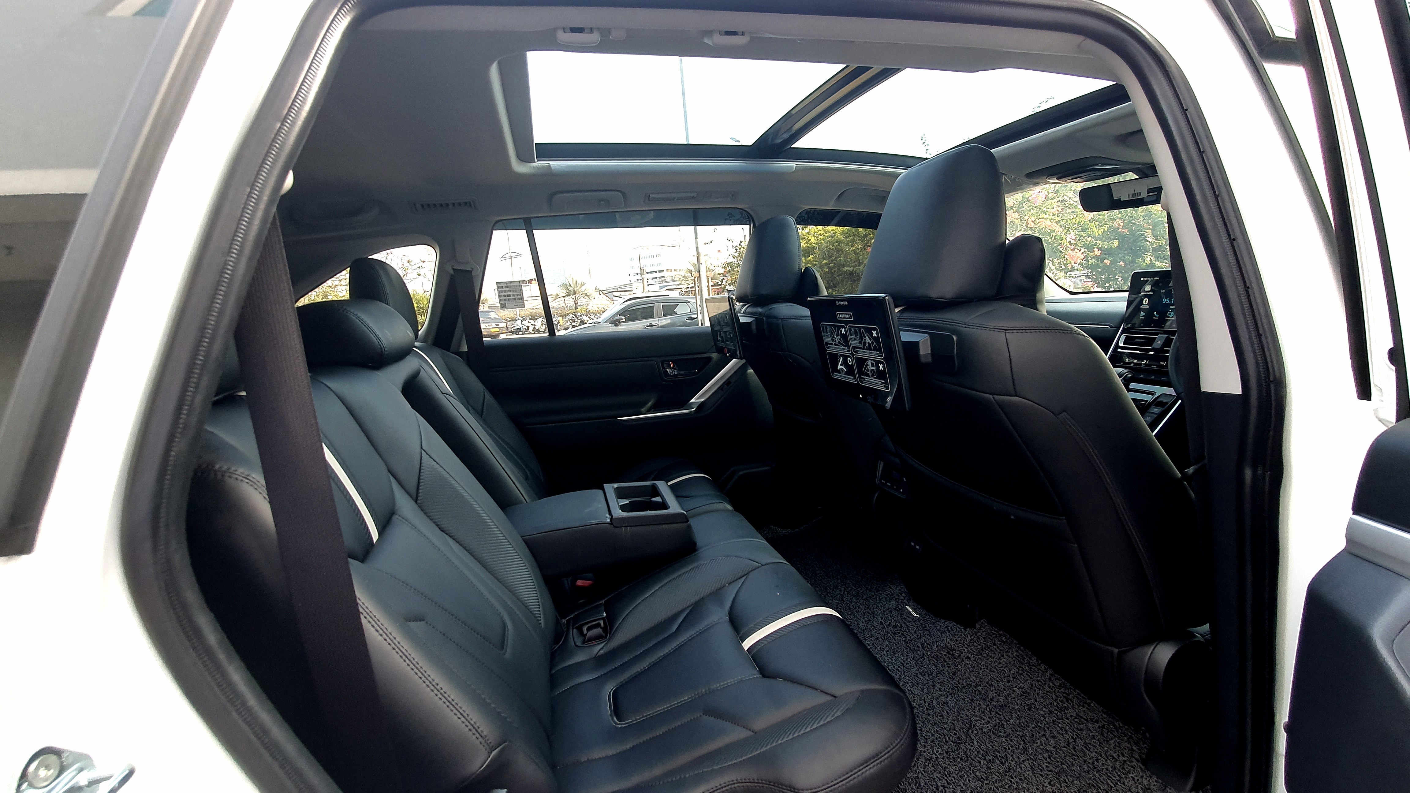 2024 Toyota Kijang Innova Zenix Hybrid EV 2024 Toyota Kijang Innova Zenix Hybrid EV