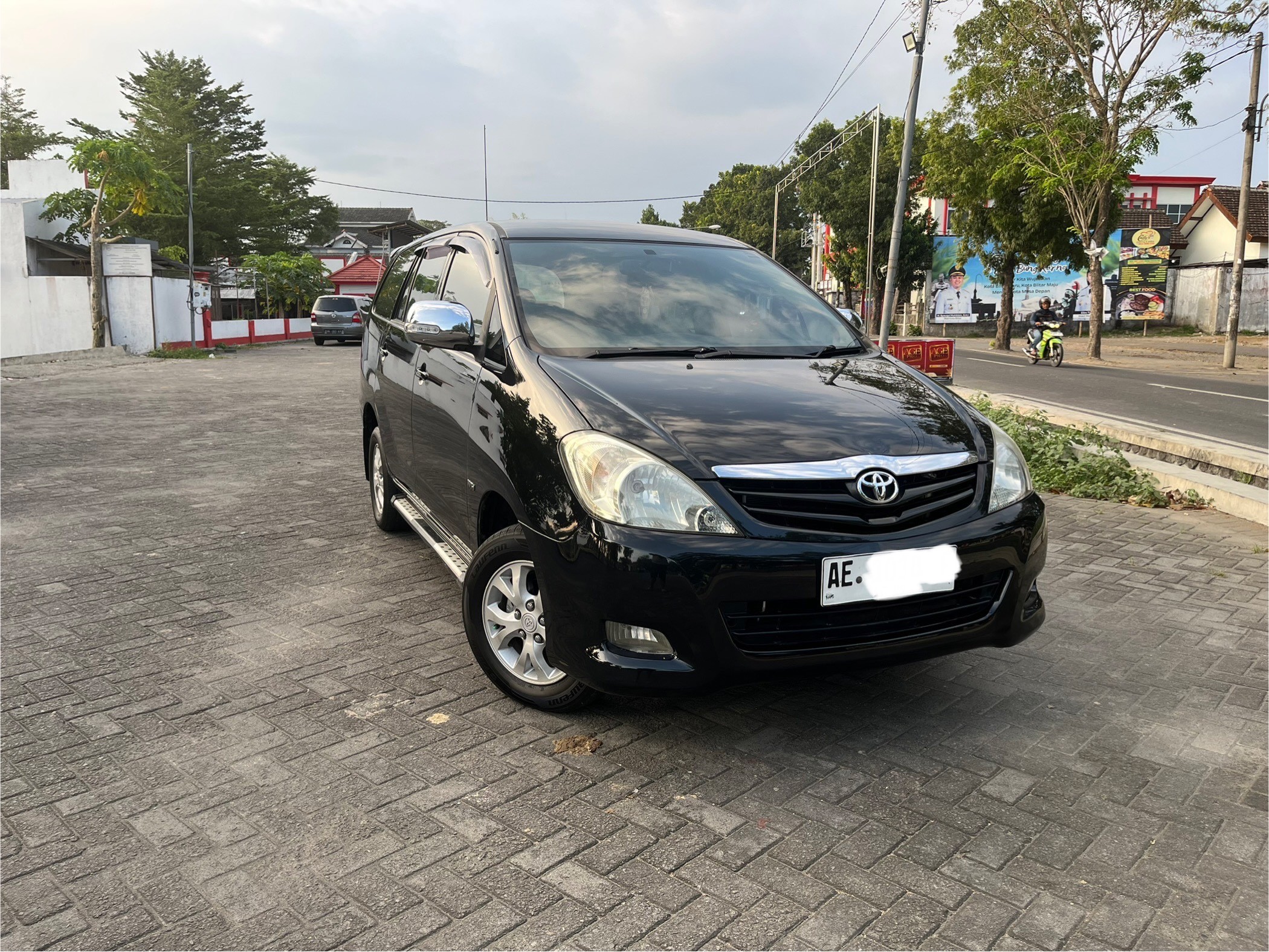 2009 Toyota Kijang Innova 2.0L G MT Bekas 2009 Toyota Kijang Innova 2.0L G MT Bekas