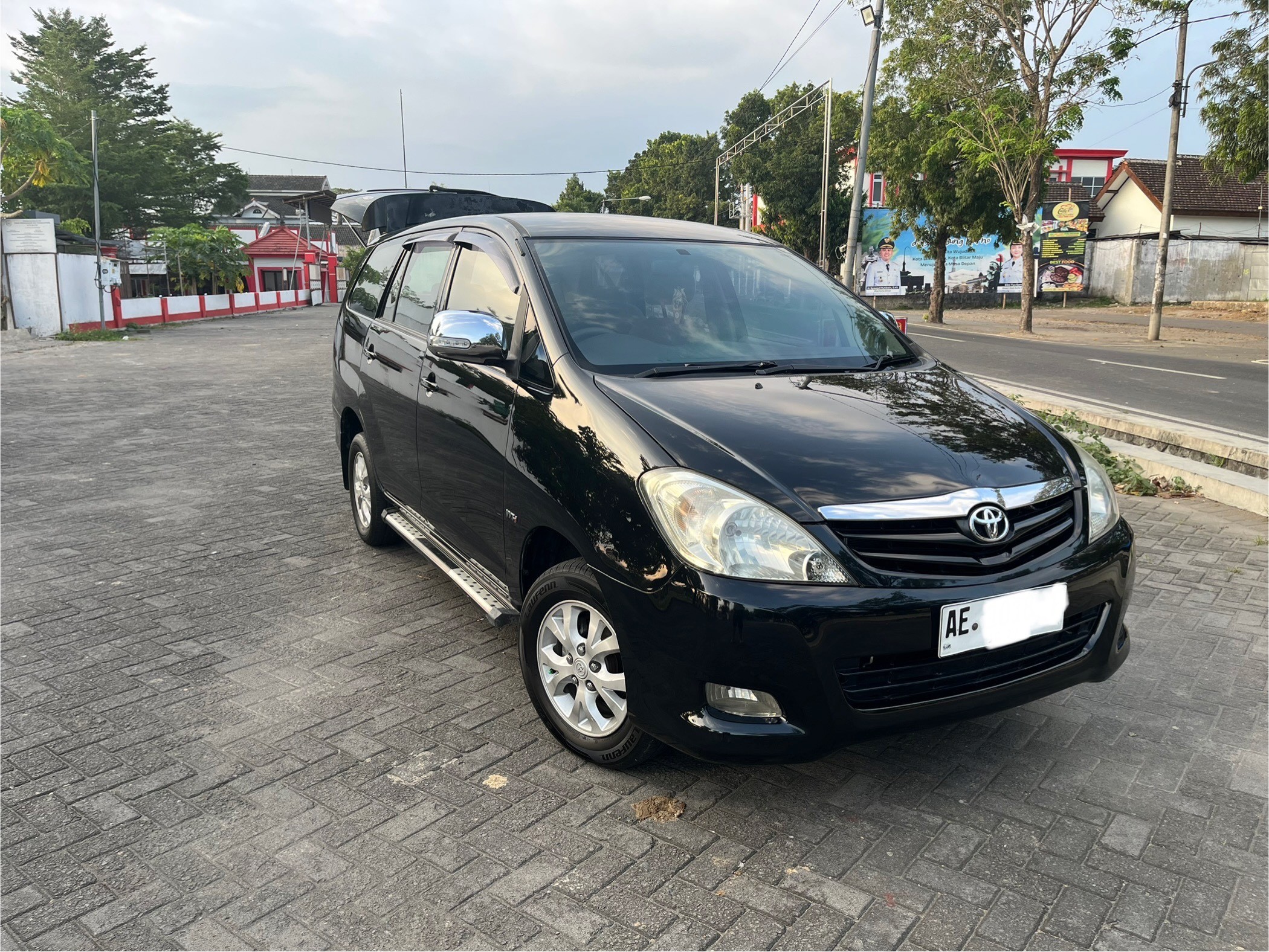 2009 Toyota Kijang Innova 2.0L G MT 2009 Toyota Kijang Innova 2.0L G MT