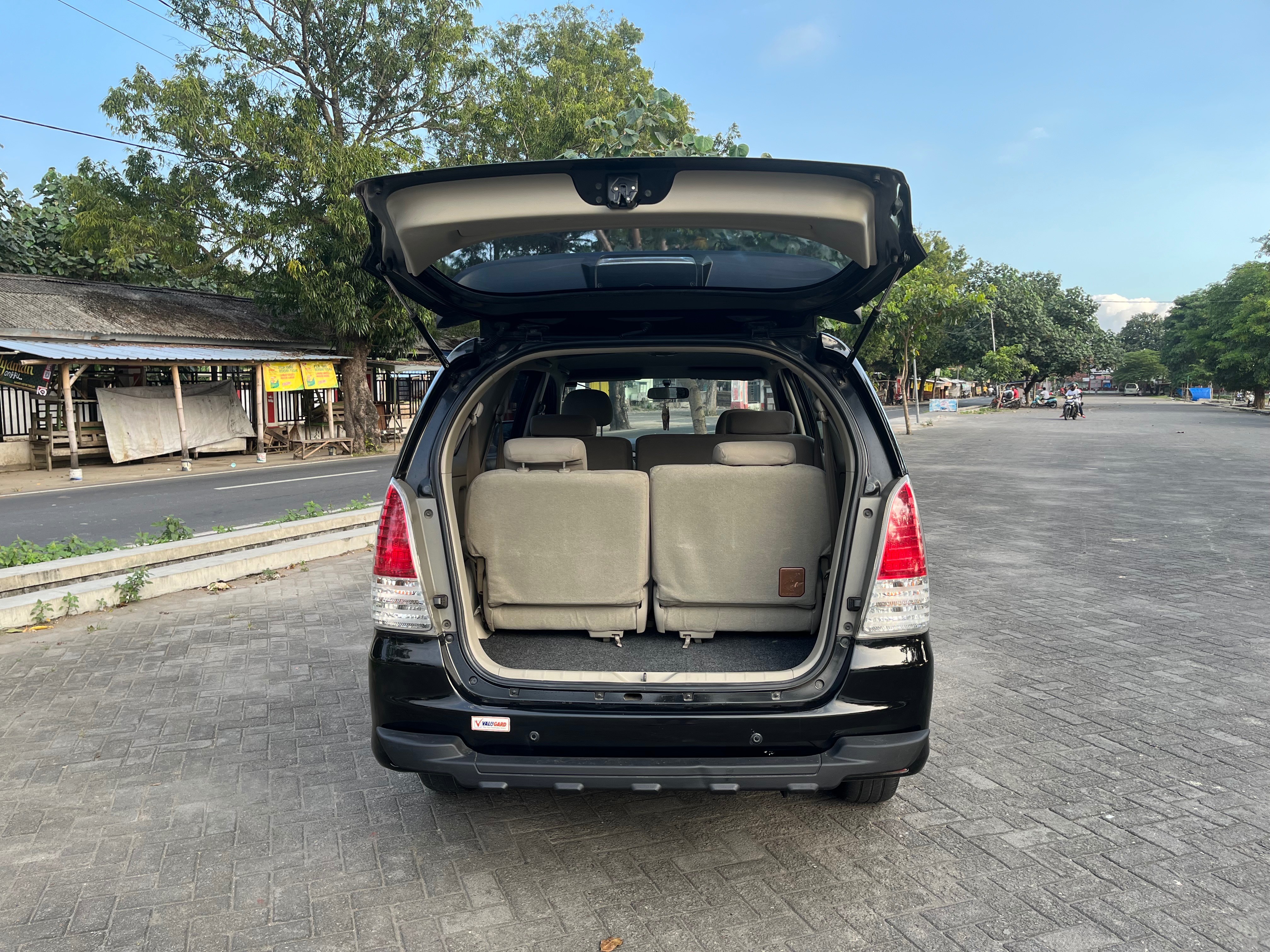 2009 Toyota Kijang Innova 2.0L G MT 2009 Toyota Kijang Innova 2.0L G MT