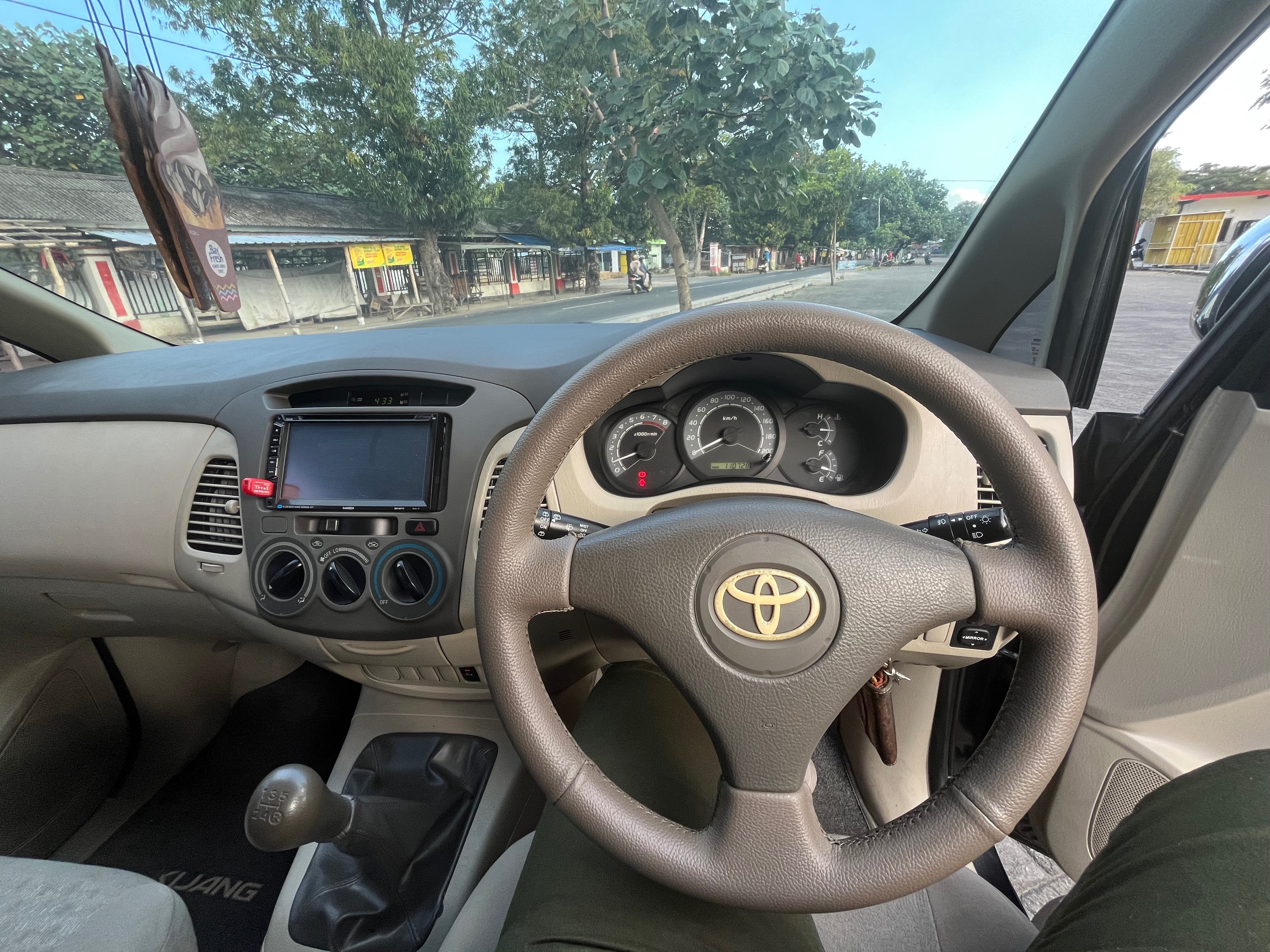 2009 Toyota Kijang Innova 2.0L G MT 2009 Toyota Kijang Innova 2.0L G MT