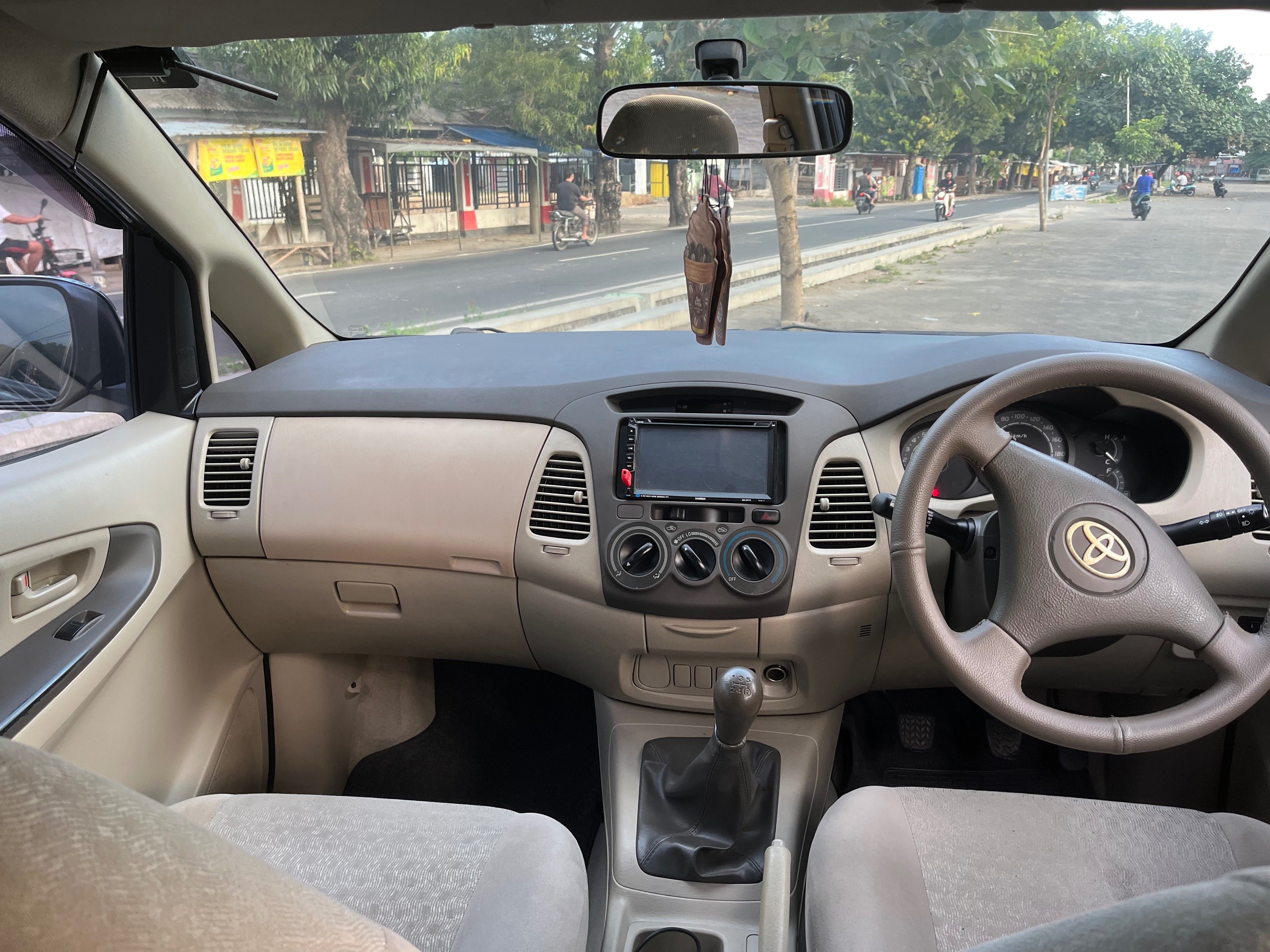 2009 Toyota Kijang Innova 2.0L G MT 2009 Toyota Kijang Innova 2.0L G MT