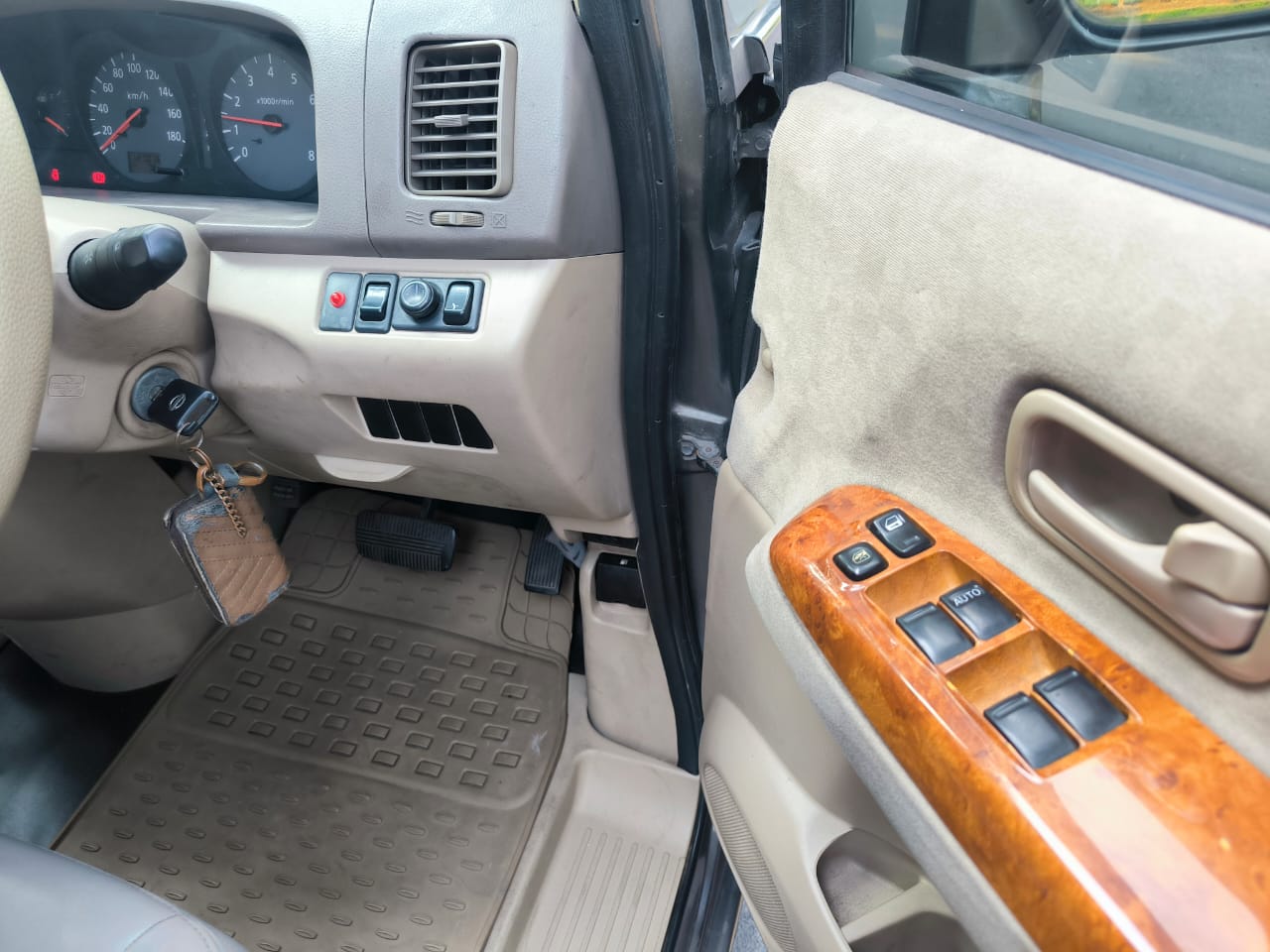 2010 Nissan Serena 2010 Nissan Serena