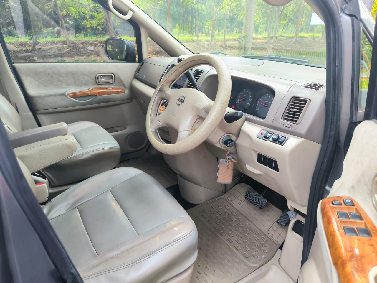 2010 Nissan Serena 2010 Nissan Serena