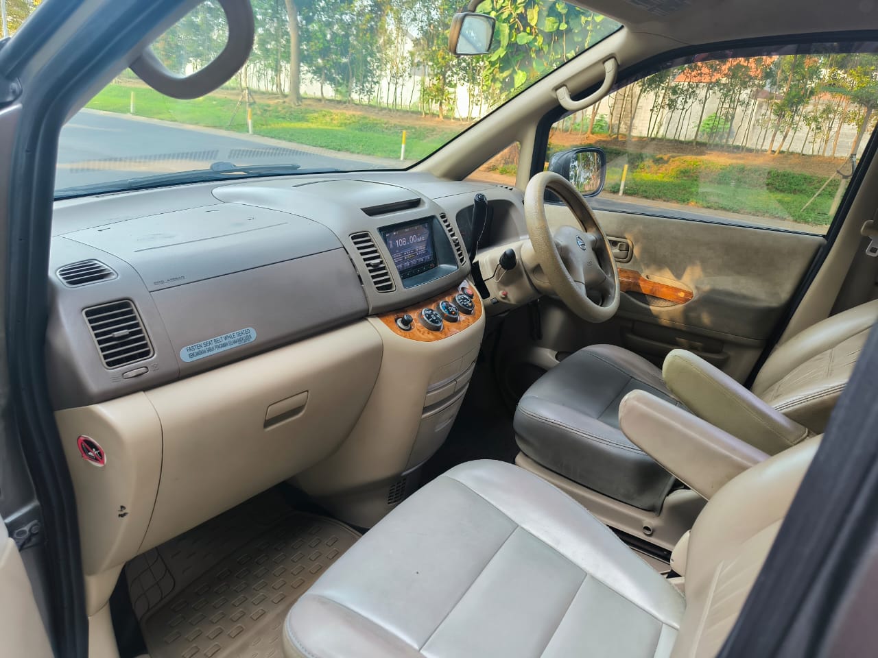 2010 Nissan Serena 2010 Nissan Serena