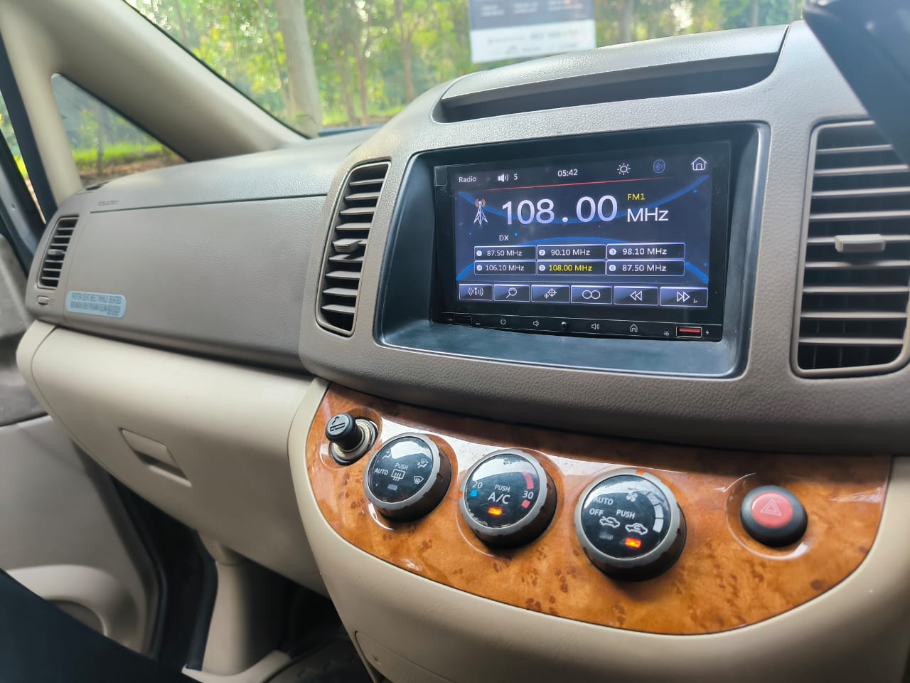 2010 Nissan Serena 2010 Nissan Serena