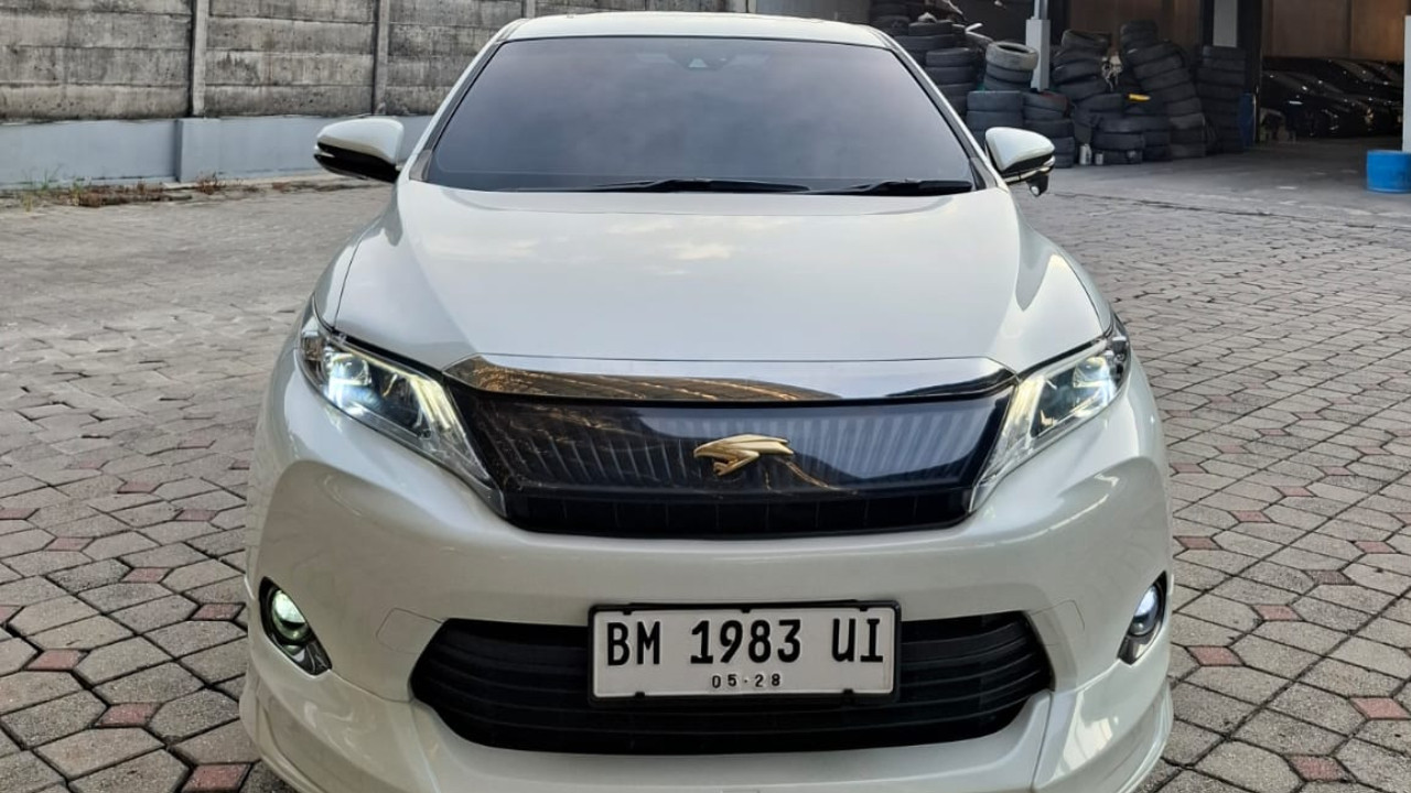 2014 Toyota Harrier 2.0L AT Bekas 2014 Toyota Harrier 2.0L AT Bekas