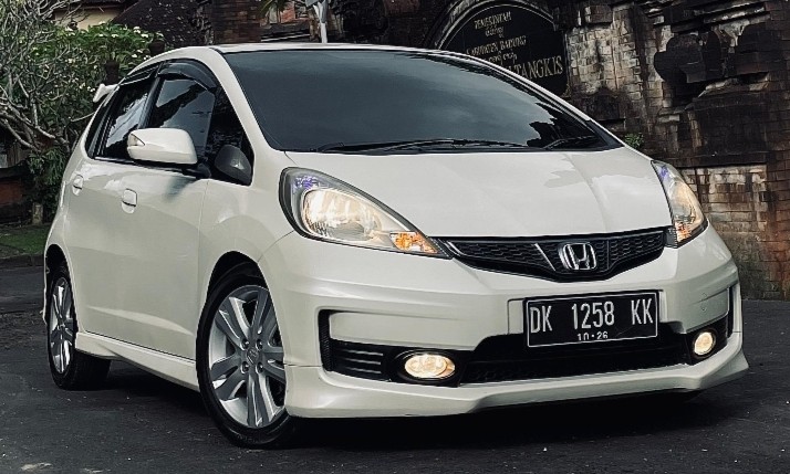 Second Hand 2011 Honda Jazz  1.5L RS AT Second Hand 2011 Honda Jazz  1.5L RS AT
