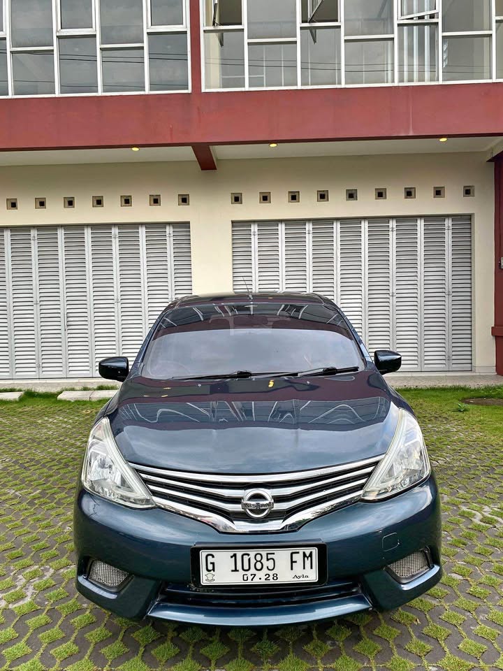 Second Hand 2013 Nissan Grand Livina  1.5 SV MT Second Hand 2013 Nissan Grand Livina  1.5 SV MT