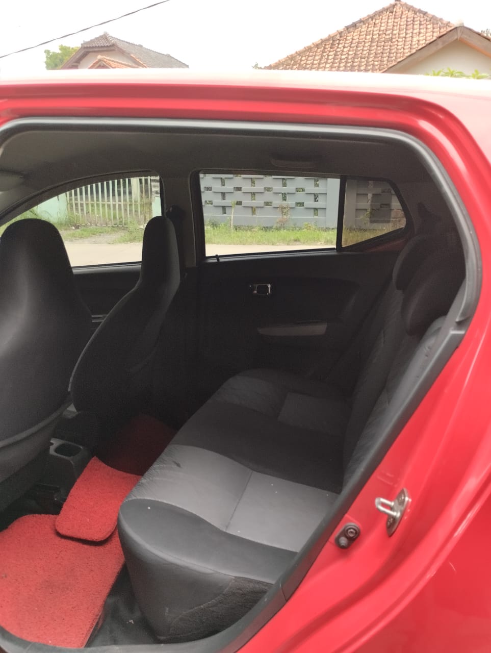 2014 Daihatsu Ayla  1.0 X MT 2014 Daihatsu Ayla  1.0 X MT