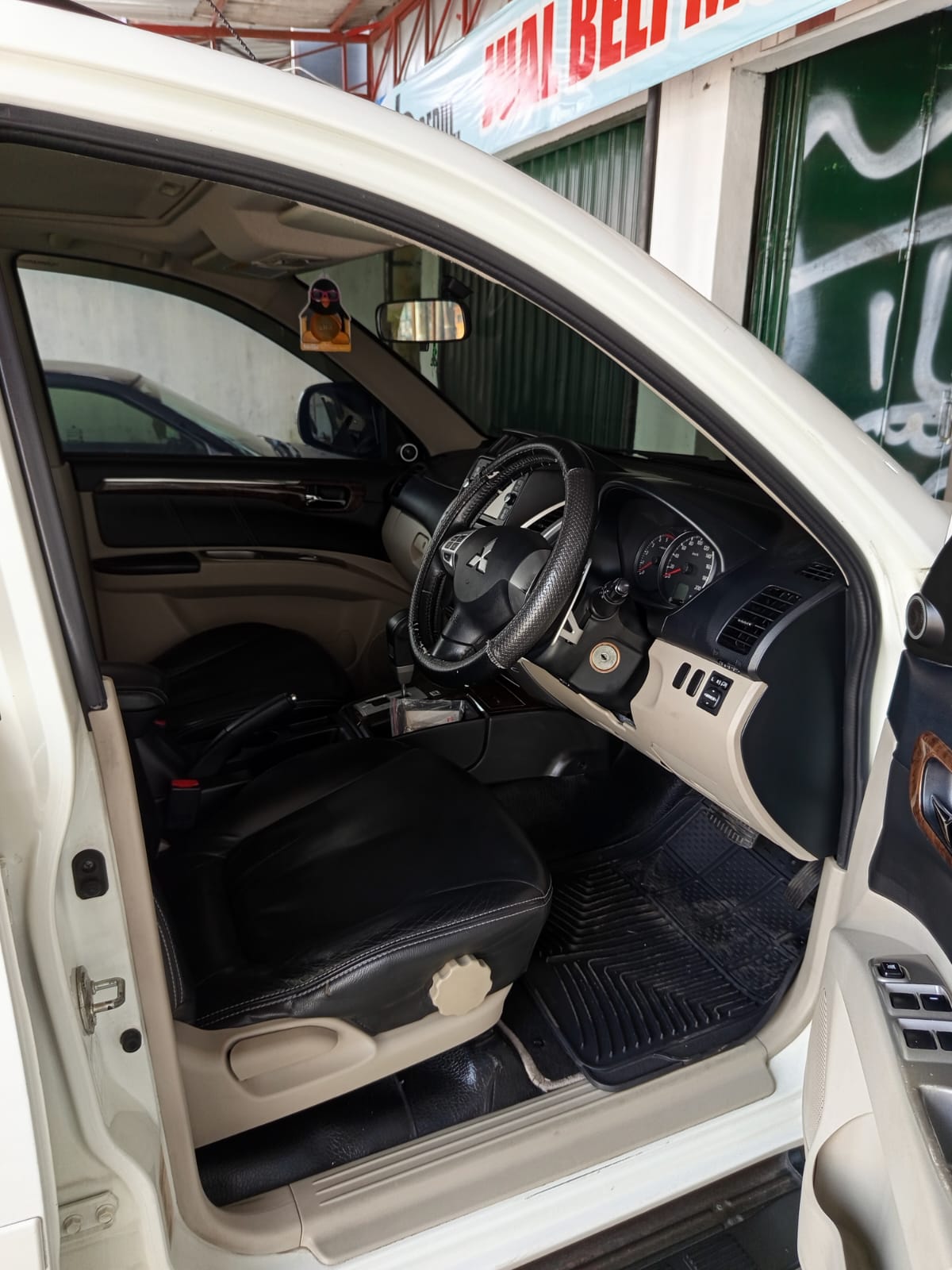 2015 Mitsubishi Pajero Sport 2015 Mitsubishi Pajero Sport