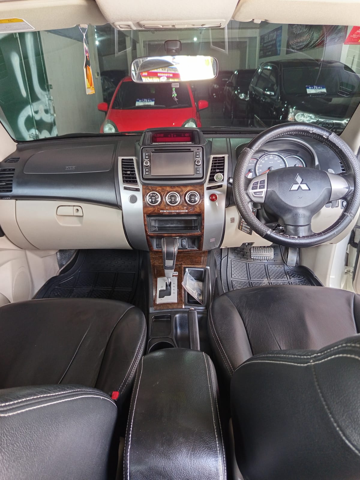 2015 Mitsubishi Pajero Sport 2015 Mitsubishi Pajero Sport