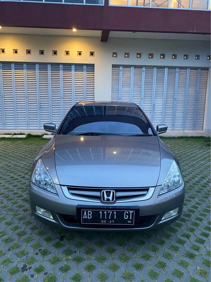 Second Hand 2005 Honda Accord 2.4L AT Second Hand 2005 Honda Accord 2.4L AT