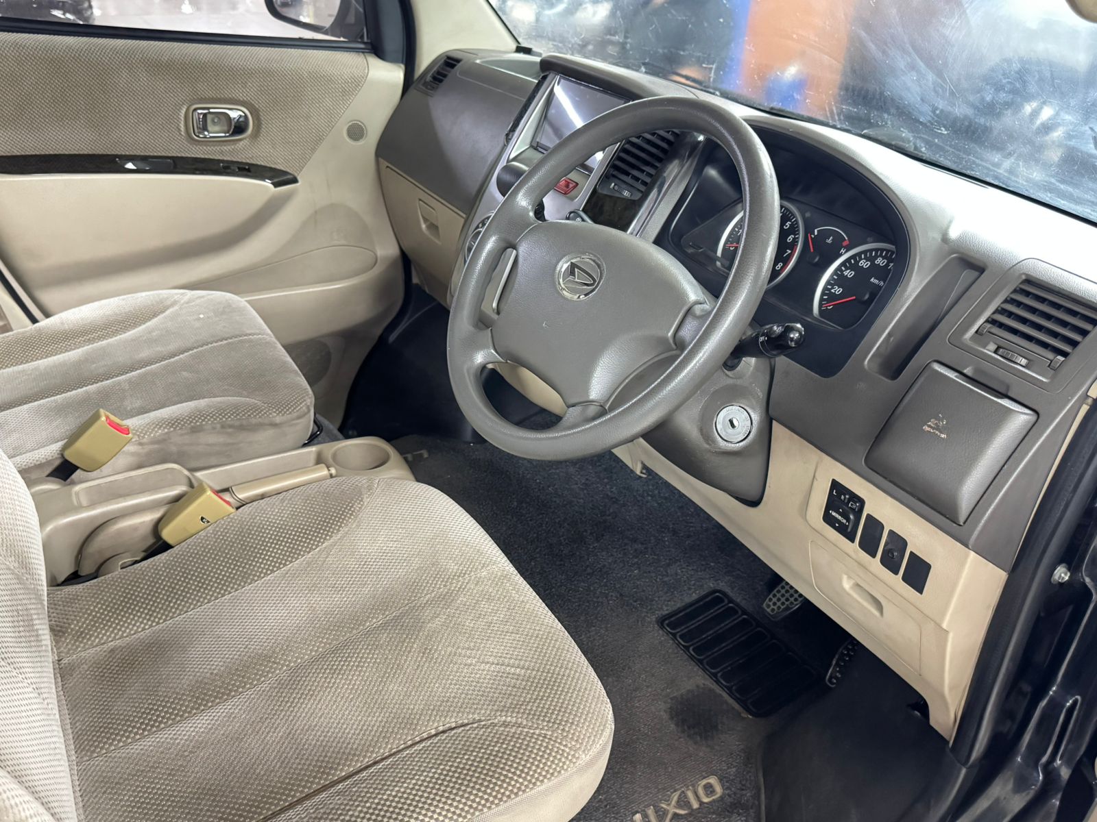 2009 Daihatsu Luxio 2009 Daihatsu Luxio