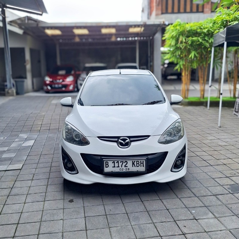 2012 Mazda 2 Sedan  R 1.5 AT