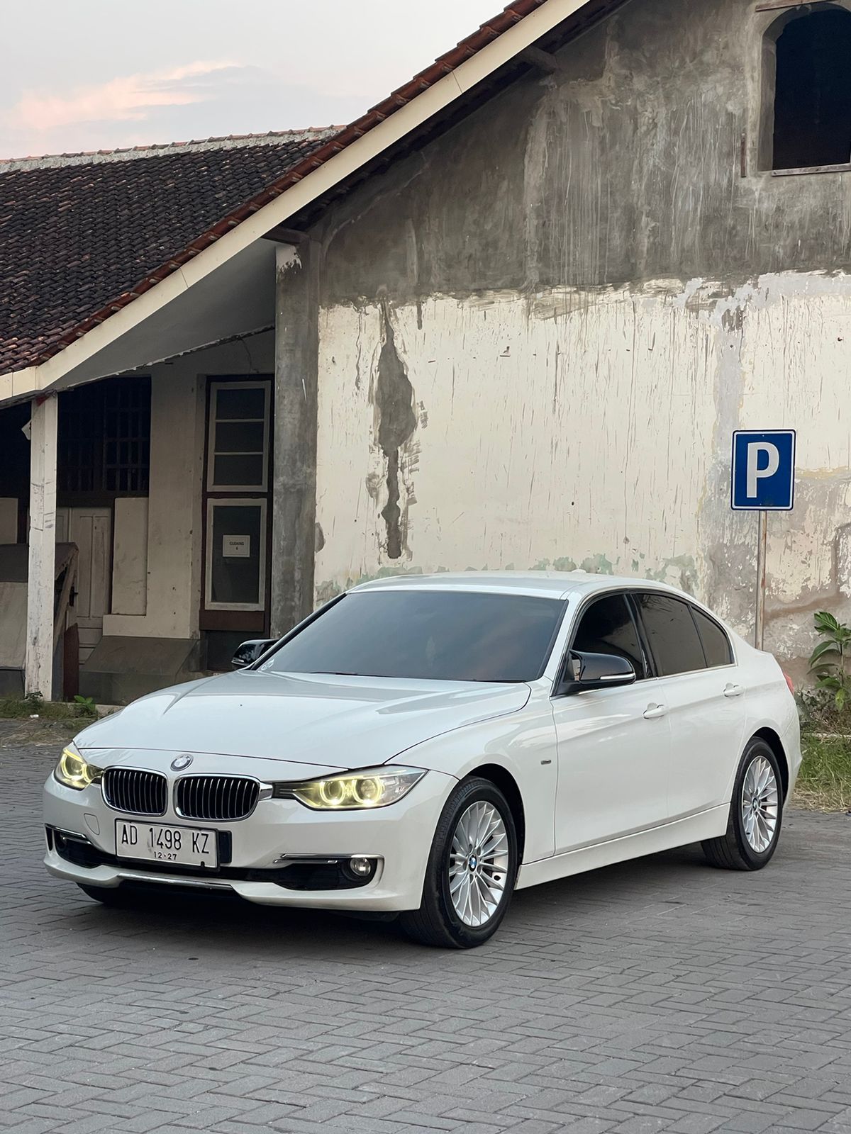 2013 BMW 3 Series Sedan  320i F30 LUXURY 2013 BMW 3 Series Sedan  320i F30 LUXURY