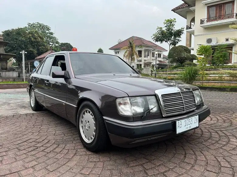 1993 Mercedes Benz E-Class  e220at 1993 Mercedes Benz E-Class  e220at