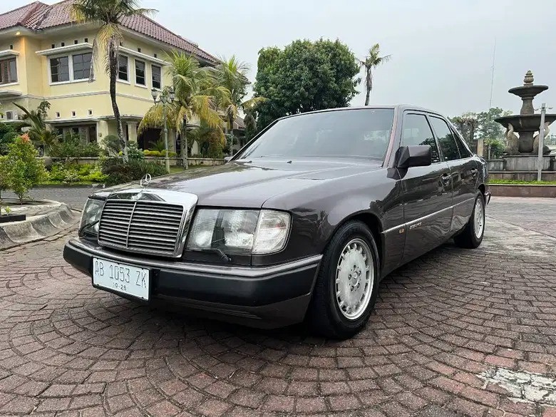 1993 Mercedes Benz E-Class  e220at 1993 Mercedes Benz E-Class  e220at