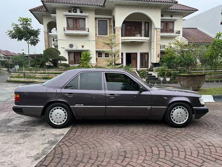 1993 Mercedes Benz E-Class  e220at 1993 Mercedes Benz E-Class  e220at