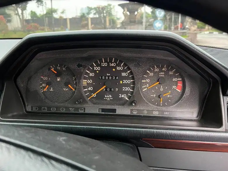 1993 Mercedes Benz E-Class  e220at 1993 Mercedes Benz E-Class  e220at