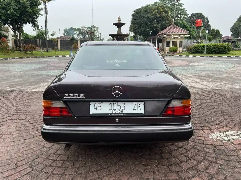1993 Mercedes Benz E-Class  e220at 1993 Mercedes Benz E-Class  e220at