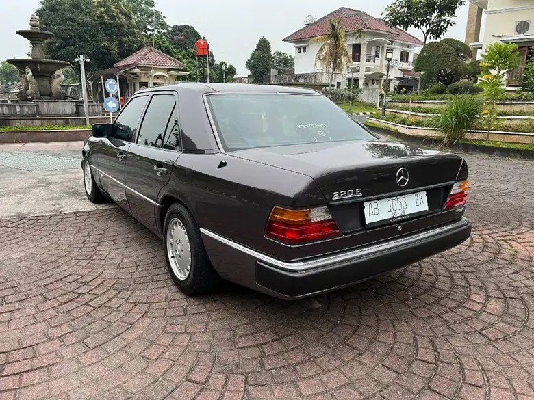 1993 Mercedes Benz E-Class  e220at 1993 Mercedes Benz E-Class  e220at