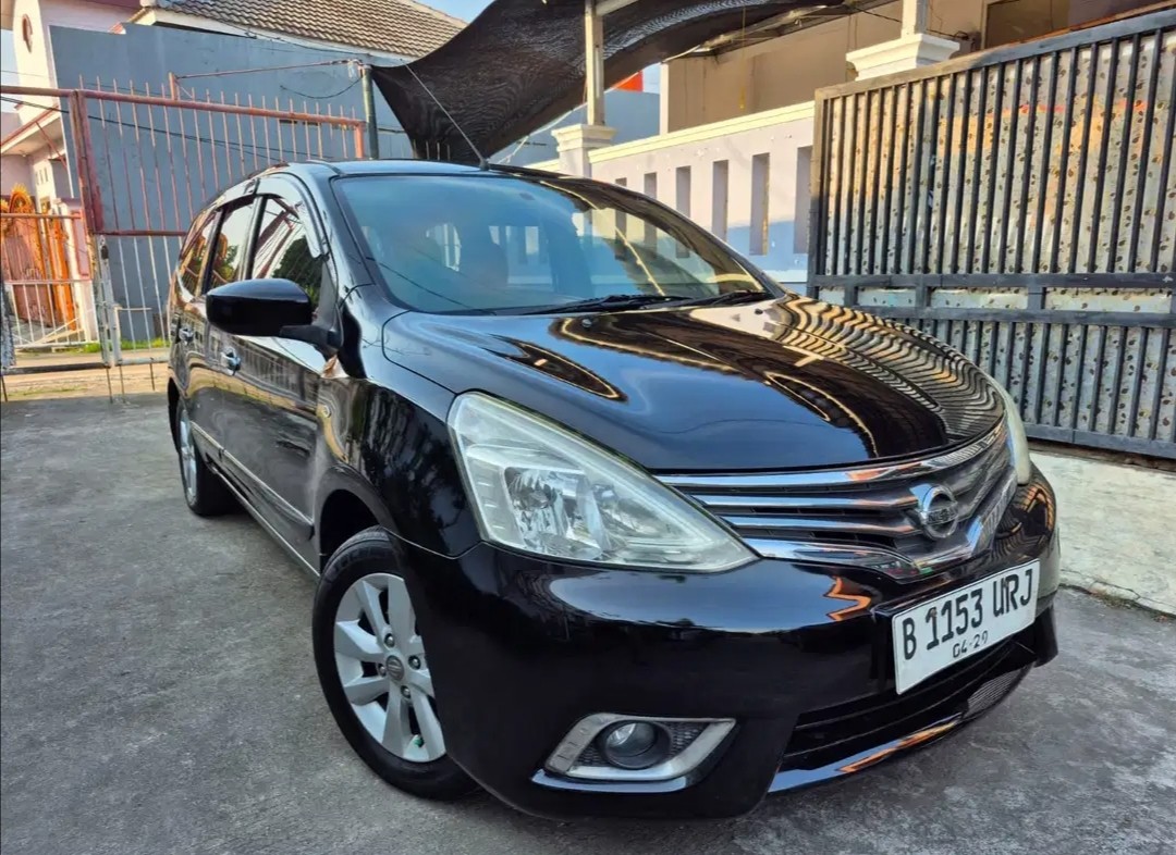 Second Hand 2013 Nissan Grand Livina Second Hand 2013 Nissan Grand Livina