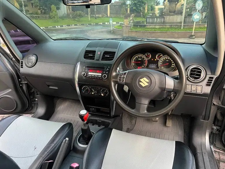 2011 Suzuki SX4 X-OVER 1.5 RC1 MT 2011 Suzuki SX4 X-OVER 1.5 RC1 MT