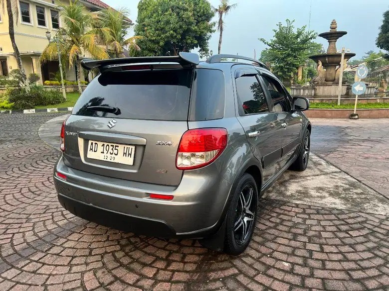 2011 Suzuki SX4 X-OVER 1.5 RC1 MT 2011 Suzuki SX4 X-OVER 1.5 RC1 MT