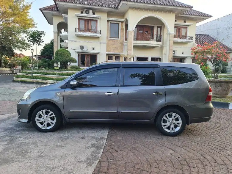 2013 Nissan Grand Livina 1.5 Ultimate AT 2013 Nissan Grand Livina 1.5 Ultimate AT