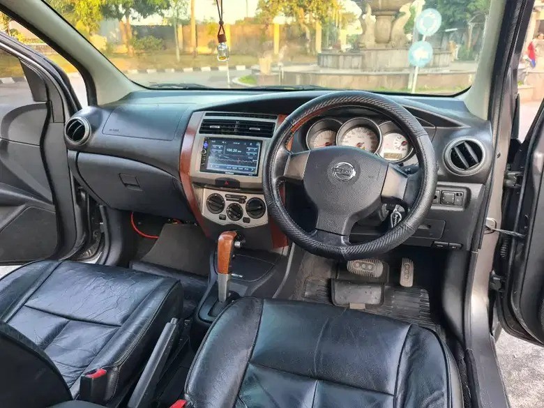 2013 Nissan Grand Livina 1.5 Ultimate AT 2013 Nissan Grand Livina 1.5 Ultimate AT