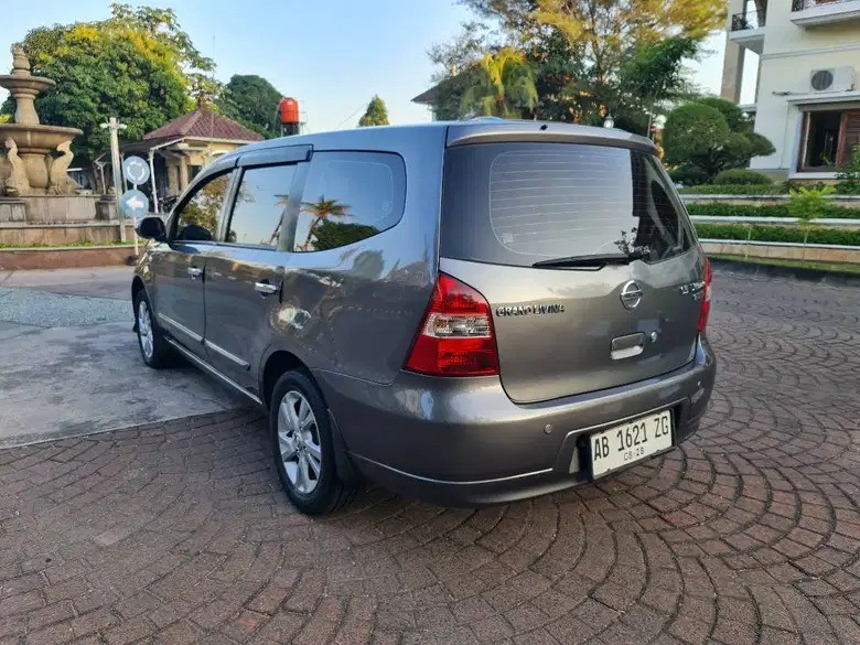 2013 Nissan Grand Livina 1.5 Ultimate AT 2013 Nissan Grand Livina 1.5 Ultimate AT